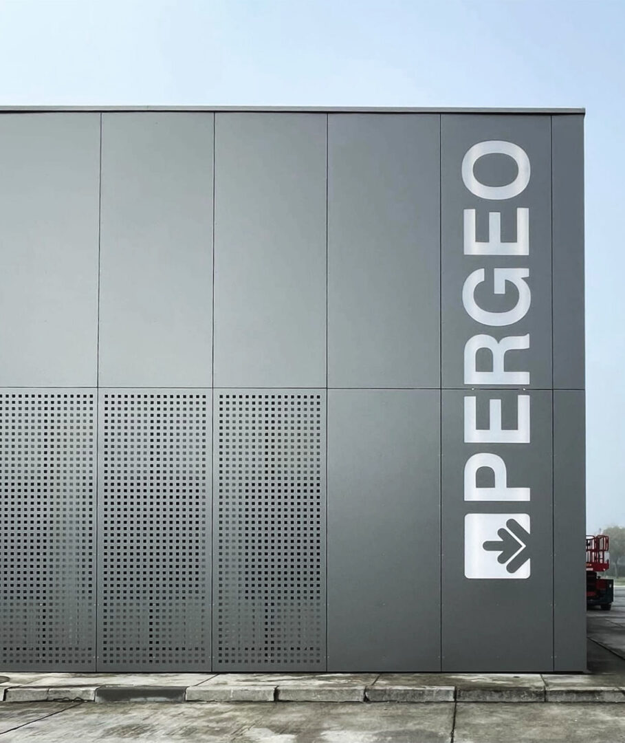 sede-italia-pergeo-rehabilitacion-panel-stacbond