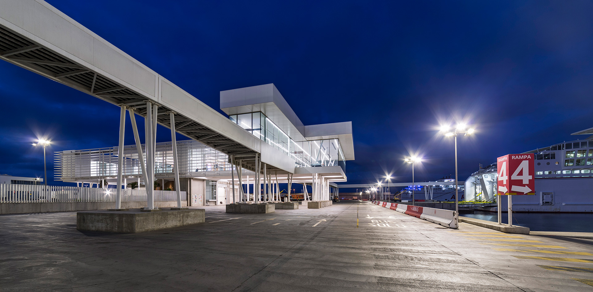 terminal-maritima-naviera-armas-panel-composite