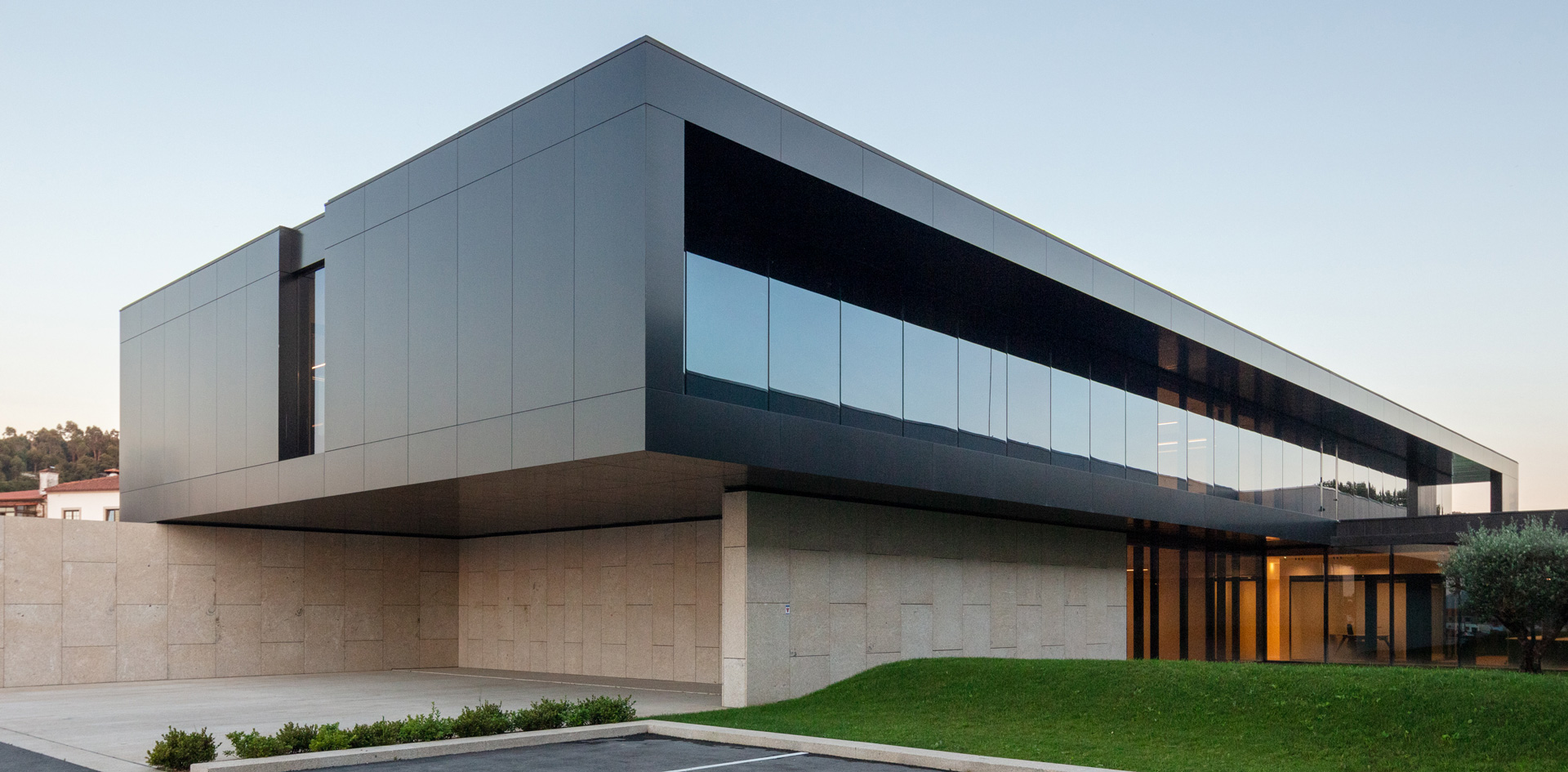 black-panel-composite-stacbond-portugal