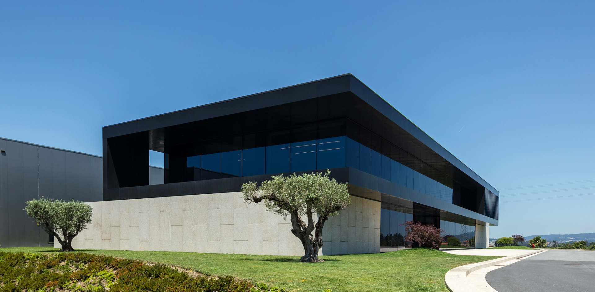 black-panel-composite-stacbond-portugal