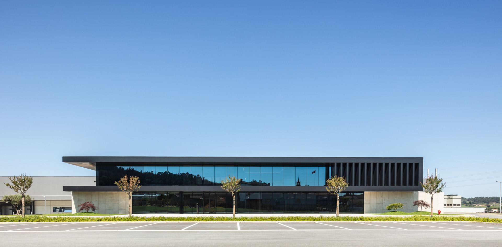 black-panel-composite-stacbond-portugal