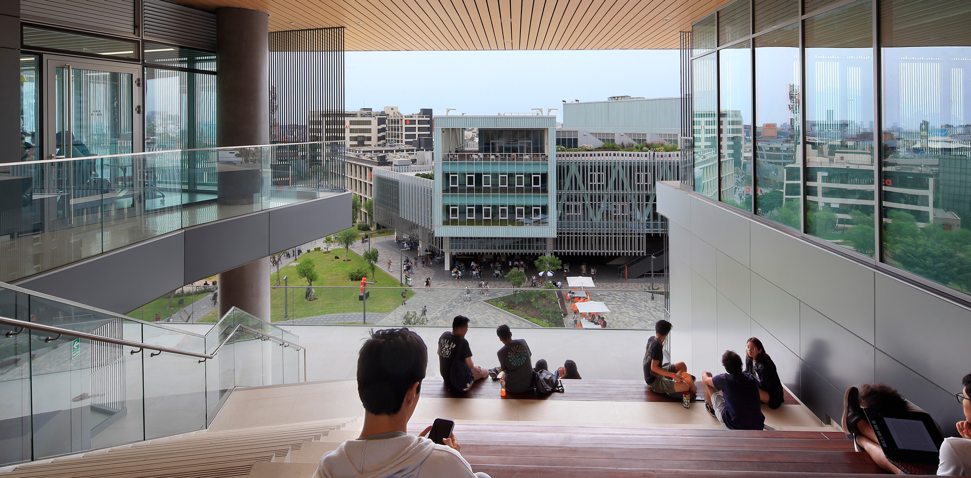 universidad-lima-panel-composite-aluminio-stacbond